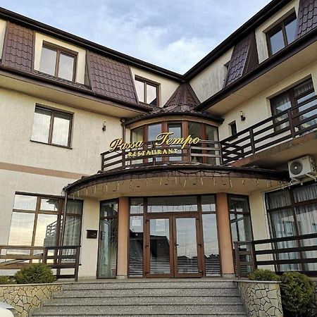 Hôtel Passa Tempo à Suceava Extérieur photo