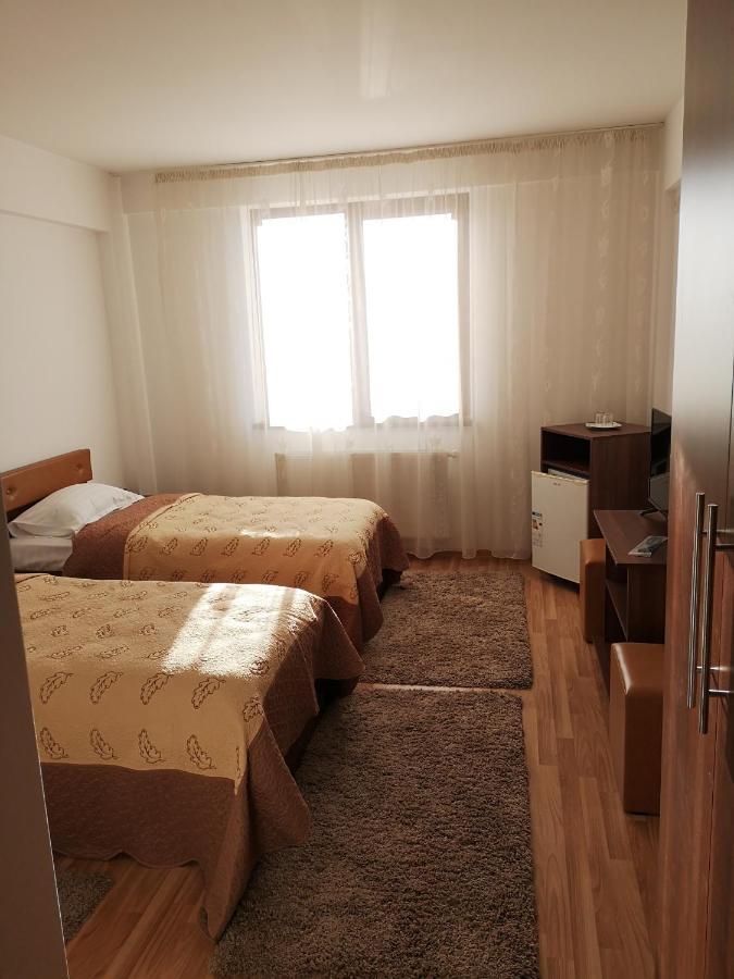 Hôtel Passa Tempo à Suceava Extérieur photo