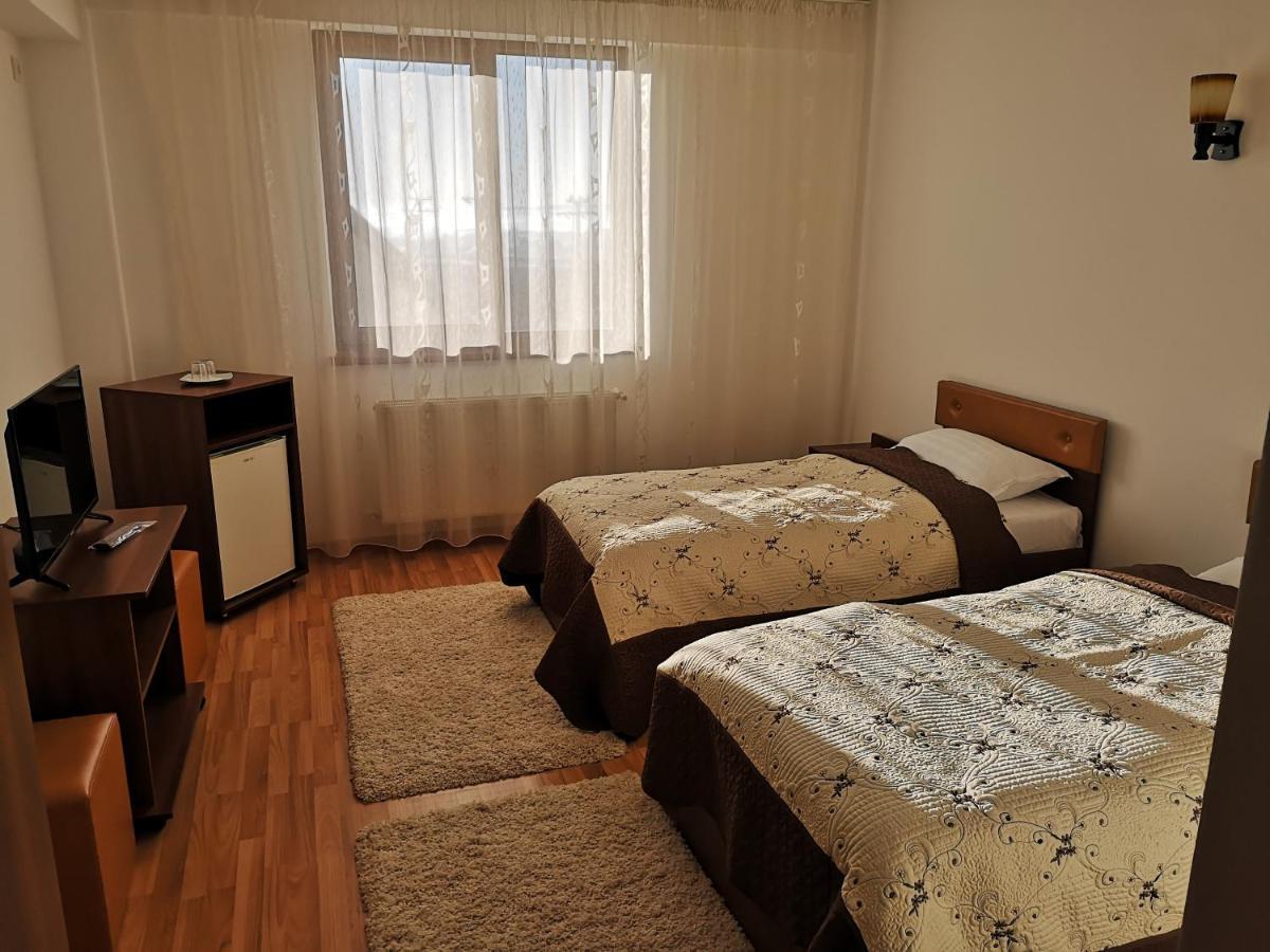 Hôtel Passa Tempo à Suceava Extérieur photo