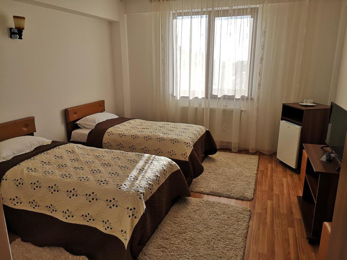 Hôtel Passa Tempo à Suceava Extérieur photo