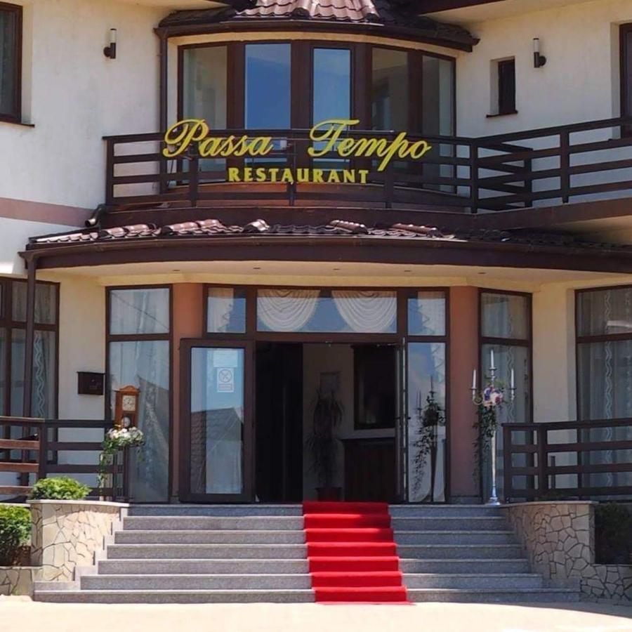 Hôtel Passa Tempo à Suceava Extérieur photo