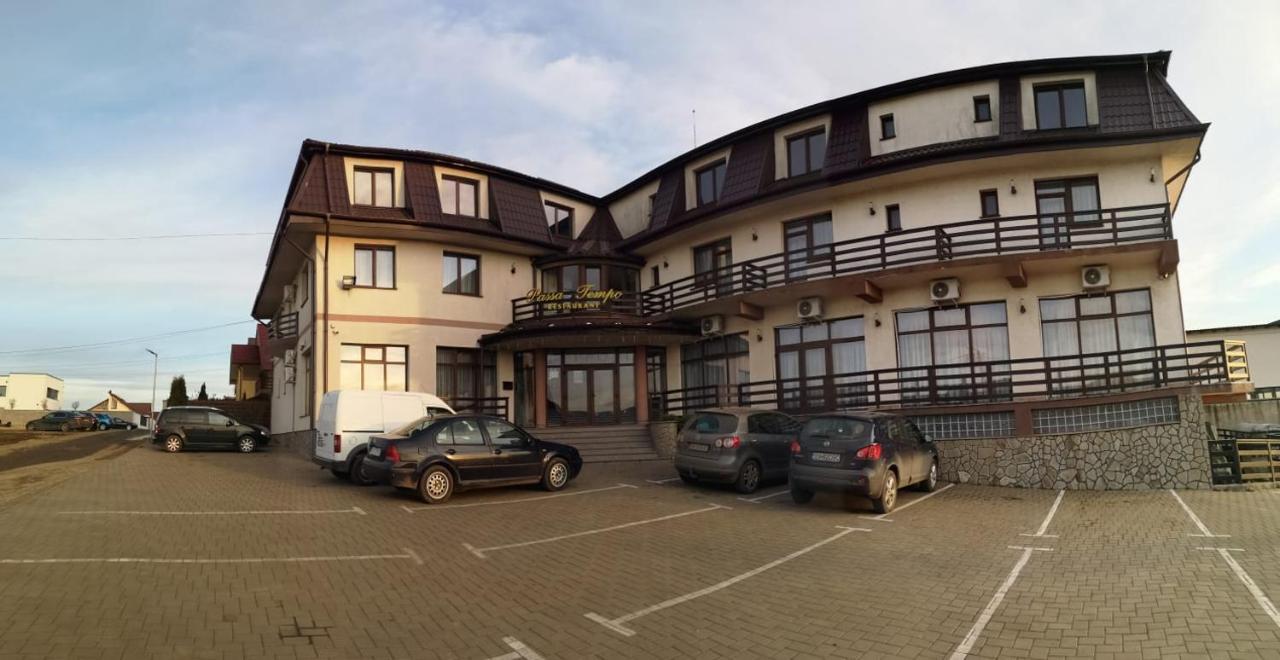 Hôtel Passa Tempo à Suceava Extérieur photo