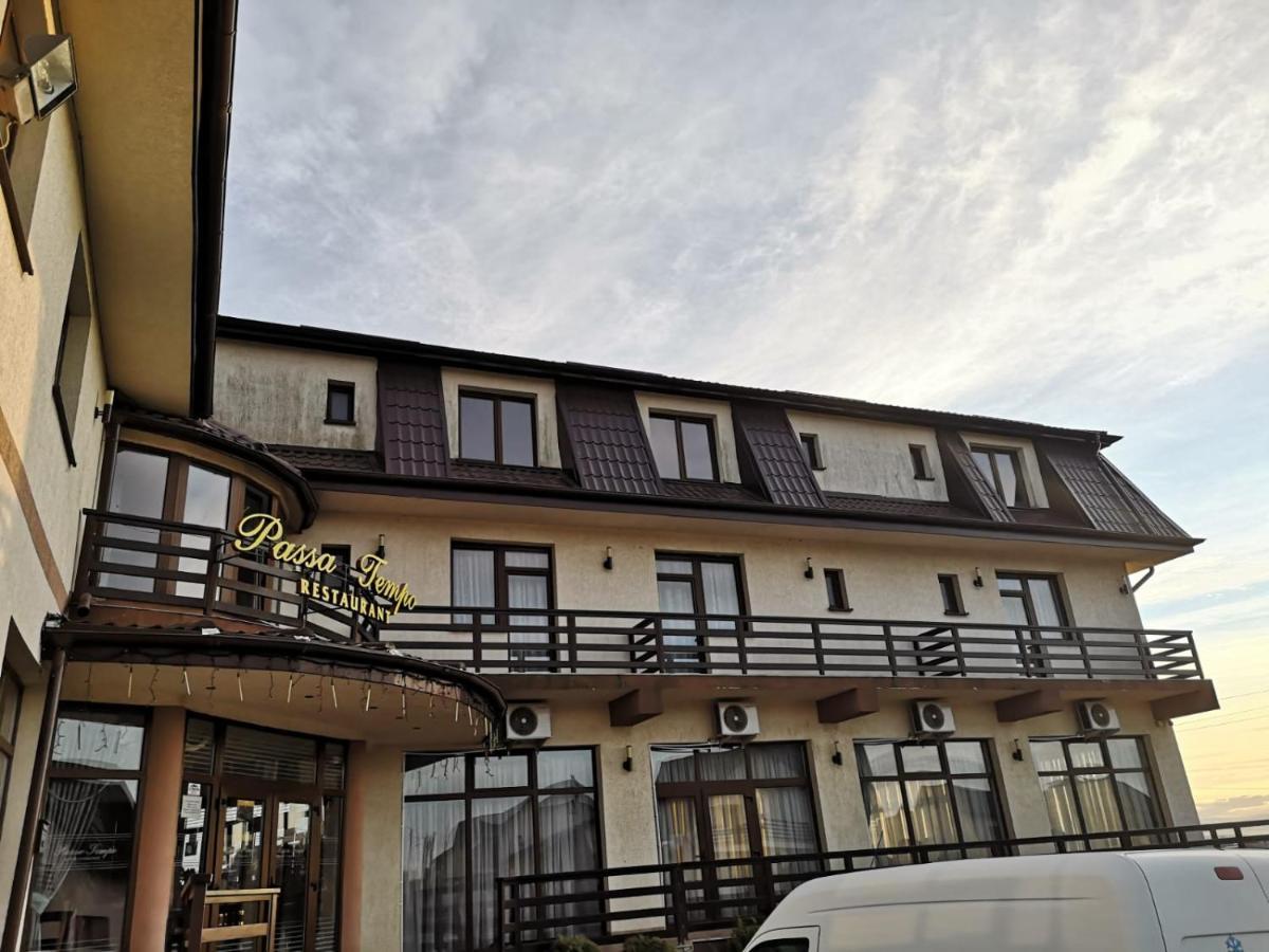 Hôtel Passa Tempo à Suceava Extérieur photo