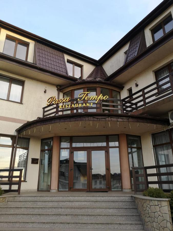 Hôtel Passa Tempo à Suceava Extérieur photo