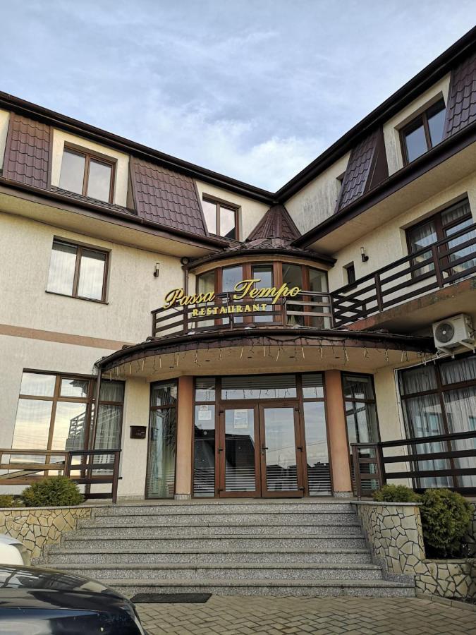 Hôtel Passa Tempo à Suceava Extérieur photo