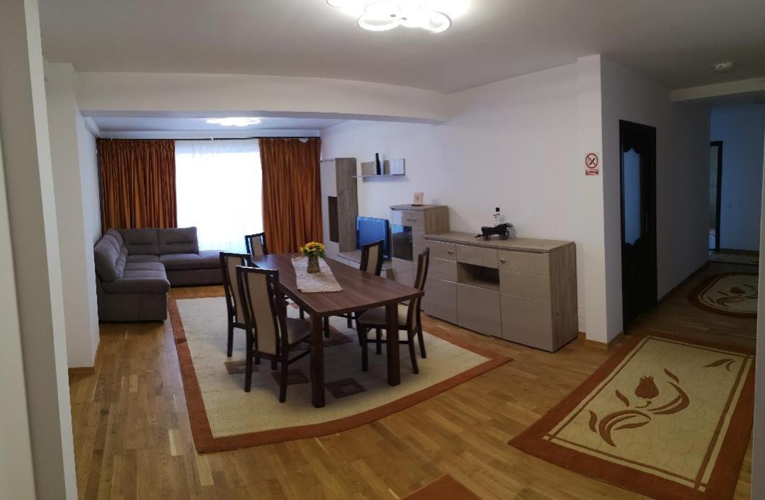 Hôtel Passa Tempo à Suceava Extérieur photo