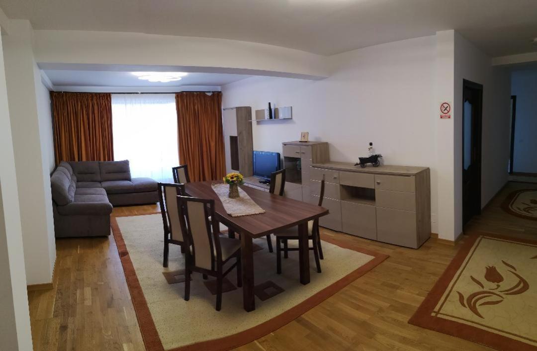 Hôtel Passa Tempo à Suceava Extérieur photo